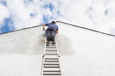 Peinture extérieure à la Chapelle-Urée — façades et ravalement