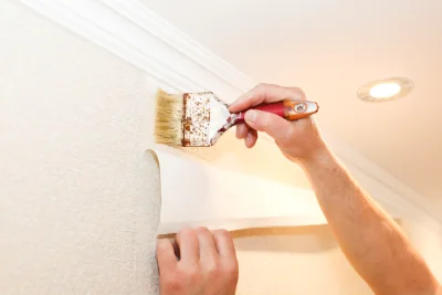 Pose de papier peint à la Chapelle-Urée — revêtements muraux et toiles de verre